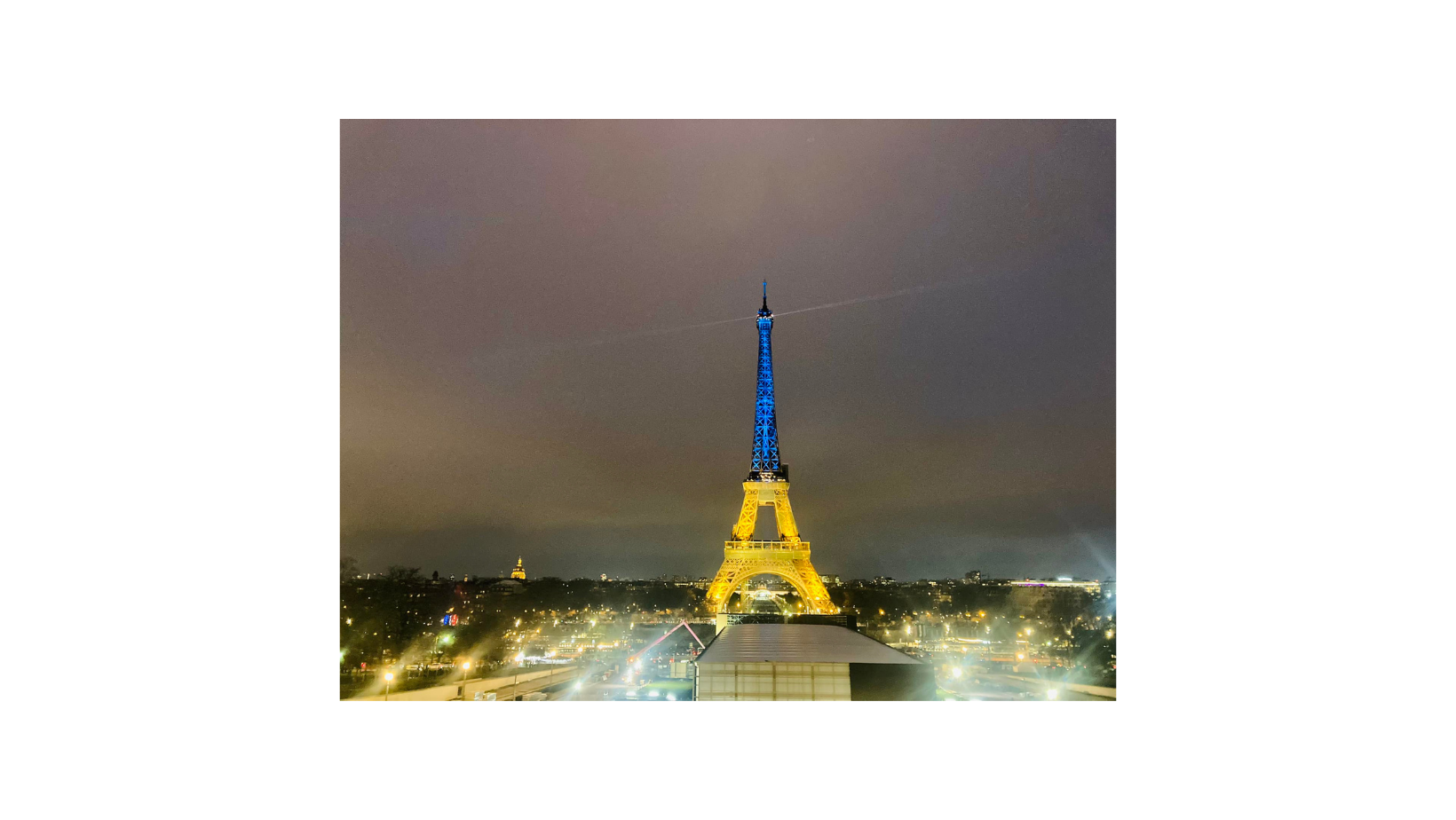 La tour Eiffel aux couleurs de l’Ukraine