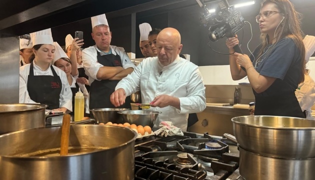 À Toulouse, le chef français de renommée mondiale a commencé à former 12 Ukrainiens