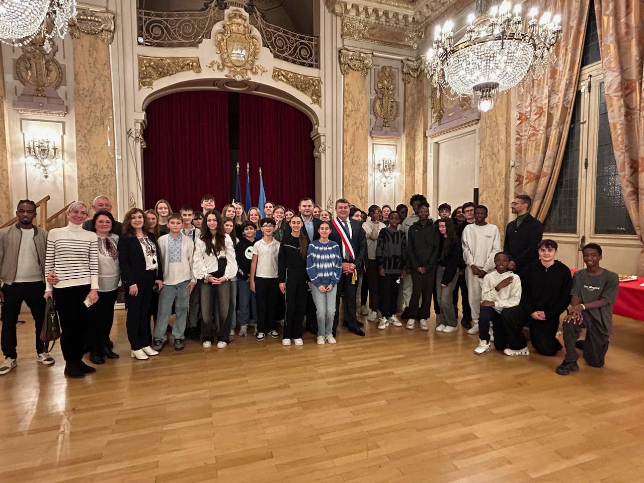 Des enfants ukrainiens accueillis à Paris par la mairie du 18ème