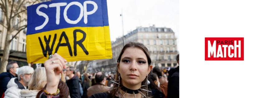 En images, des milliers de personnes manifestent à Paris en soutien à l’Ukraine