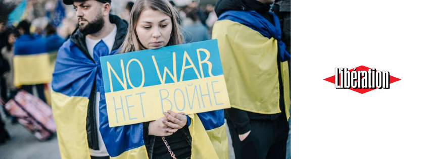 A Paris, une marée jaune et bleu en soutien au peuple ukrainien